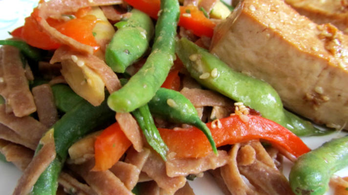 sauté de linguine aux haricots verts et à l'ail