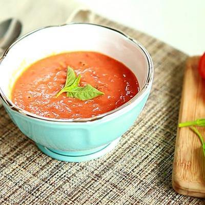 soupe copieuse de tomates grillées, chaudes ou froides