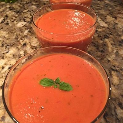 soupe riche et crémeuse au basilic et aux tomates