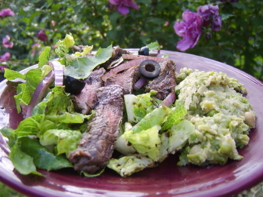 entrecôte balsamique, légumes verts frais, purée de haricots blancs et pois