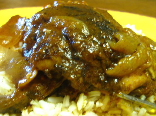 kota kapama (poulet cuit au vin, à l'ail et à la cannelle)