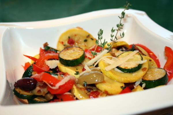 légumes aux olives et tomates séchées
