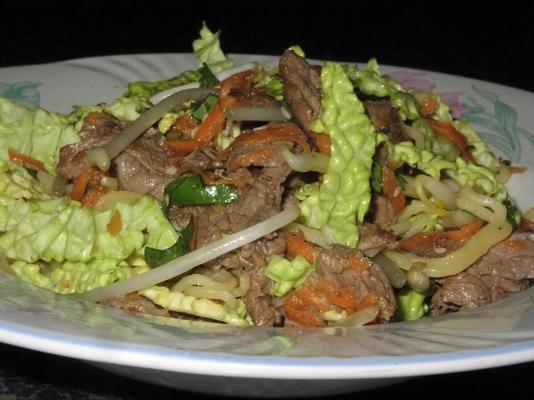 salade de nouilles soba avec steak de flanc