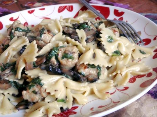 pâtes crémeuses aux champignons, épinards et petits pois