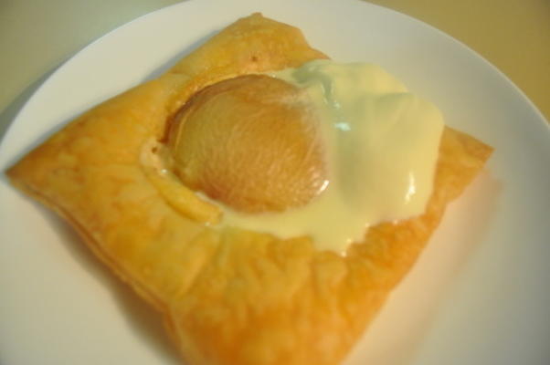 pâtisseries aux pêches fourrées au mascarpone