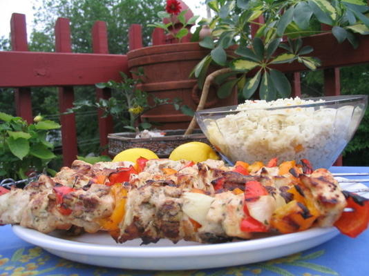 brochettes de poulet au citron et à l'ail