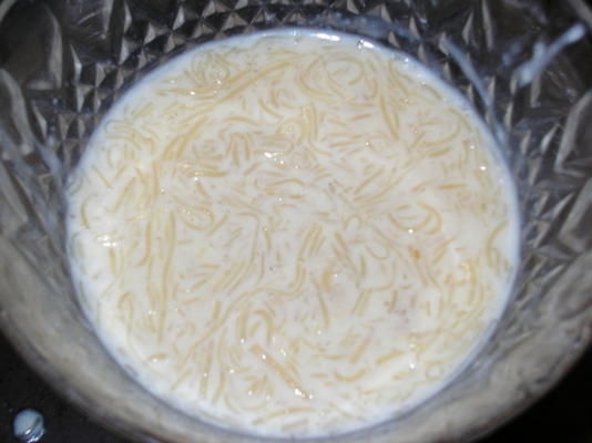 seviyaan (pouding au lait de vermicelle)