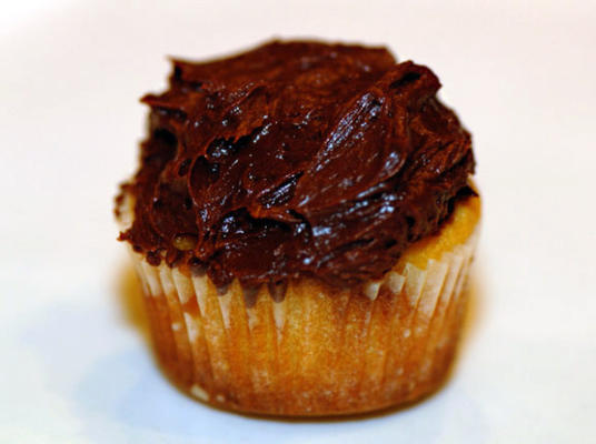 cupcakes à la vanille avec glaçage au chocolat