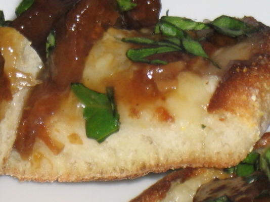 pizza aux figues, brie et basilic