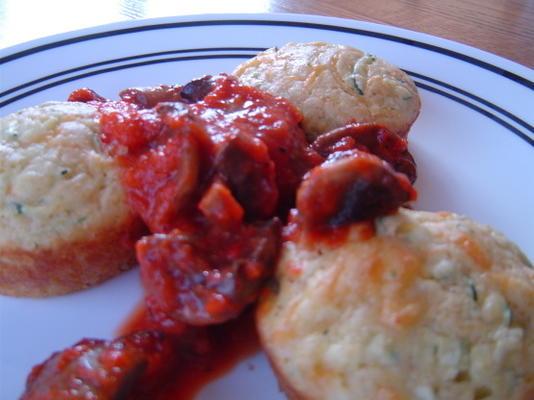 gâteaux aux courgettes avec ragoût aux champignons