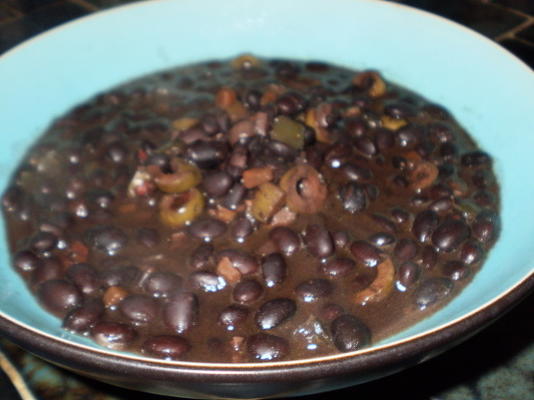 soupe aux haricots noirs et aux olives