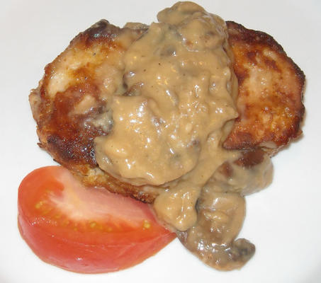 côtelettes de porc aux champignons et sauce au raifort