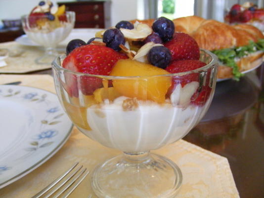 compote ou parfait de yaourt aux fruits