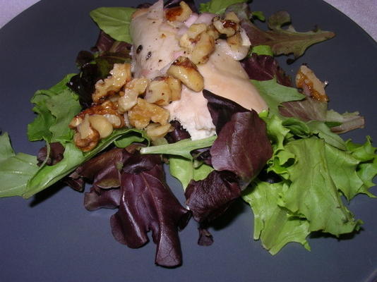 salade de poulet à l'ail rôti et aux noix