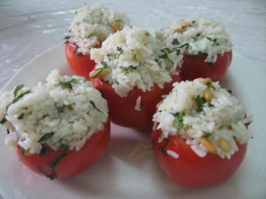 tomates au basilic farcies aux noix de pin