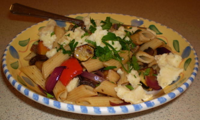 pâtes aux légumes d'été avec feta