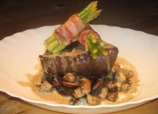 steaks de bison / buffalo marinés avec une sauce au poivre