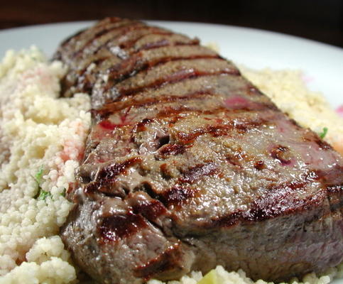 salade tiède d'agneau et de couscous à la mélasse de grenade