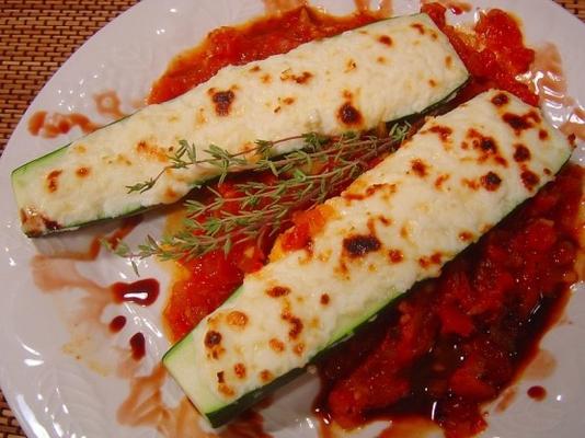 courgettes fourrées à trois fromages avec sauce tomate maison