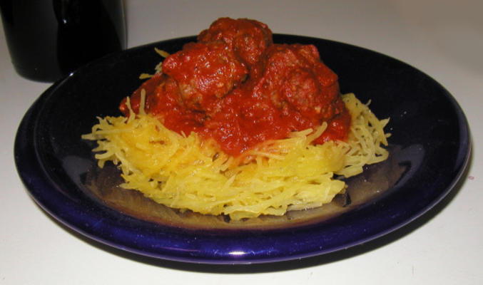 courge spaghetti aux boulettes de viande et sauce cabernet marinara