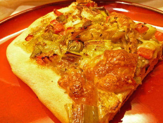 Pizza au poulet rôti et aux poireaux