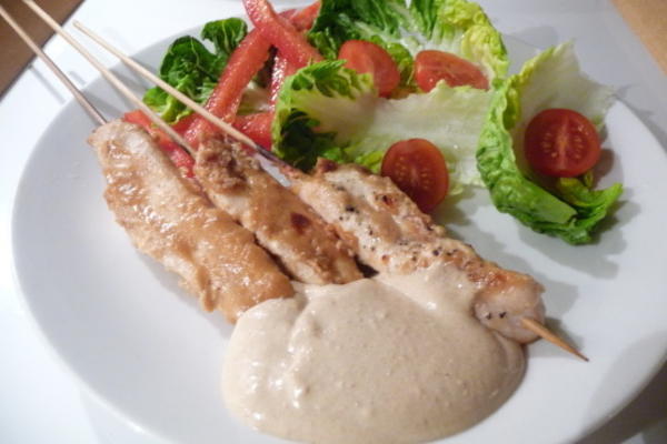 brochettes de poulet grillé à la sauce satay