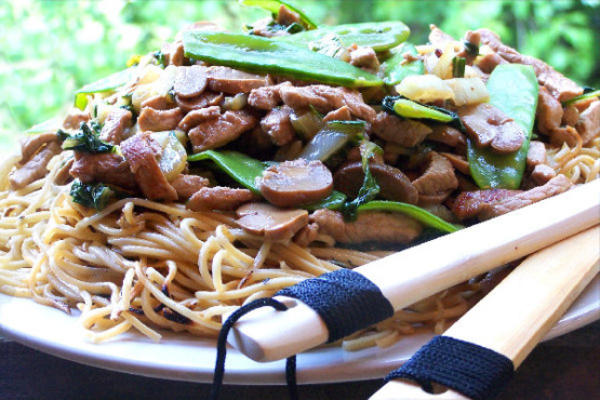 chow mein avec crevettes et porc