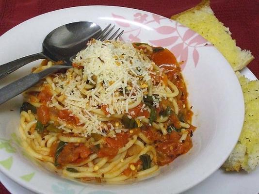 spaghetti à la tomate fraîche et sauce au basilic