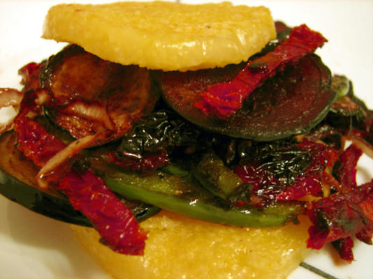 sandwich de légumes à la polenta grillé