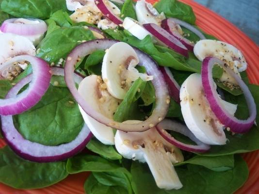 salade d'épinards avec vinaigrette au sésame