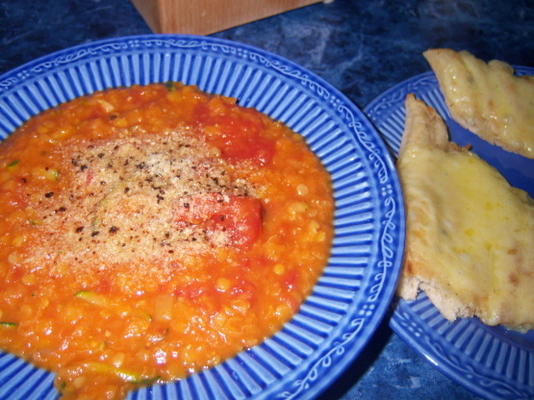 soupe aux lentilles rouges et aux tomates