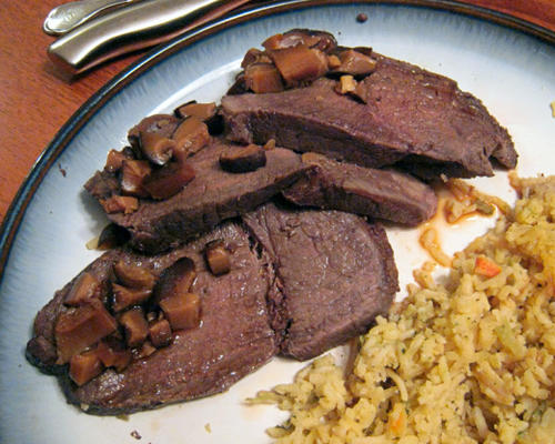 Rôti de surlonge de bison au jus de champignons