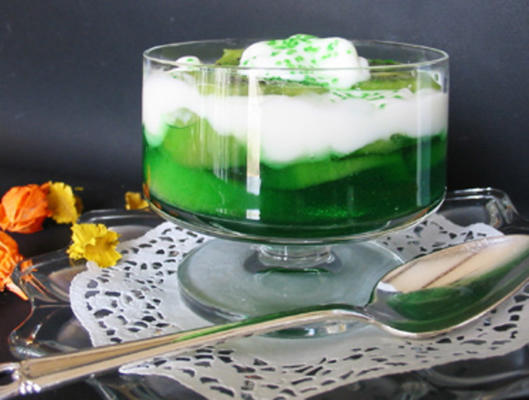 jello de kiwi au citron vert avec du yaourt