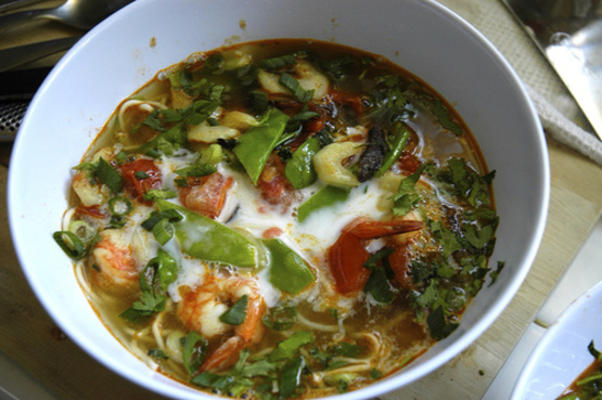 soupe asiatique aléatoire de foo