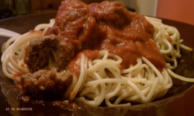 boulettes de viande farcies au fromage et spaghettis