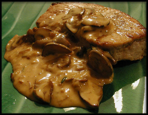 porcs et champignons (médaillons de porc à la sauce aux champignons)