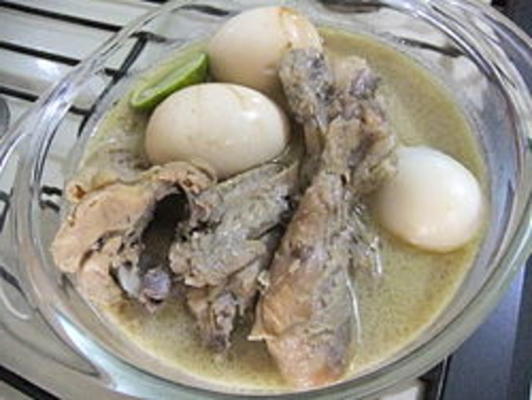 poulet indonésien en sauce à la noix de coco (opor ayam)