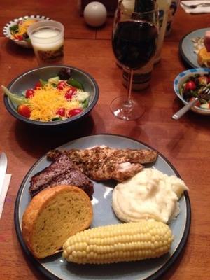 tambour rouge cajun arrosé de bière sur le gril