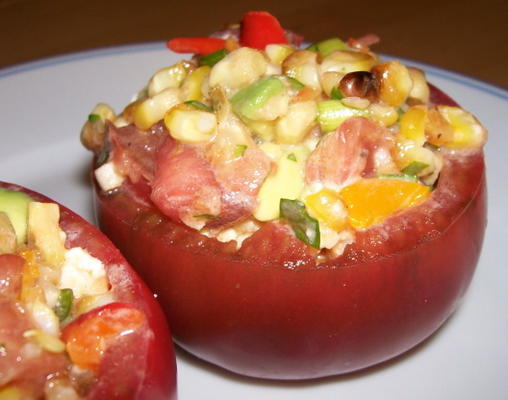 tomates farcies avec salade de maïs grillée