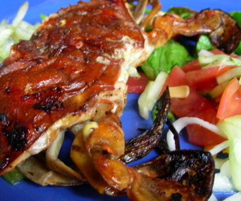 crabe à carapace molle grillé avec salade de jicama