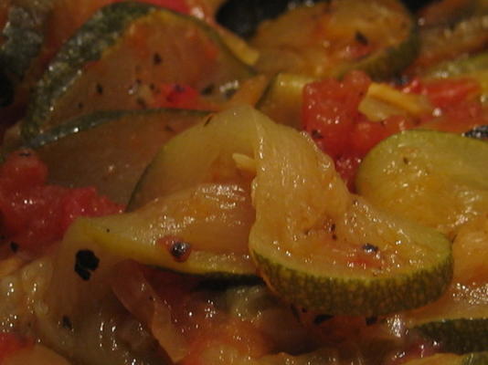 spaghetti de blé entier à la sauce aux courgettes