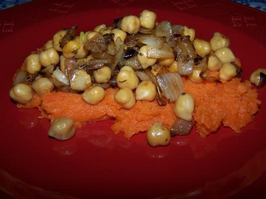 purée de légumes-racines avec oignons caramélisés
