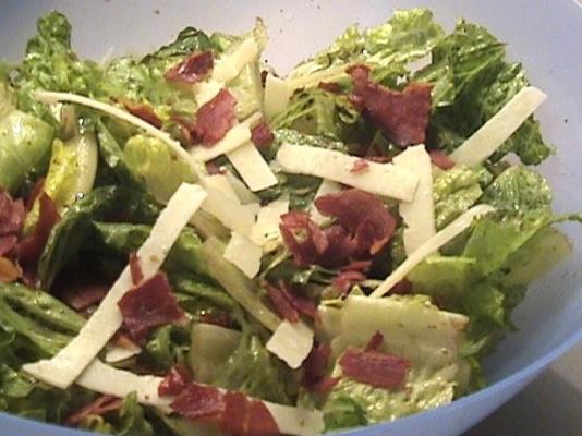 salade romaine aux chips de prosciutto