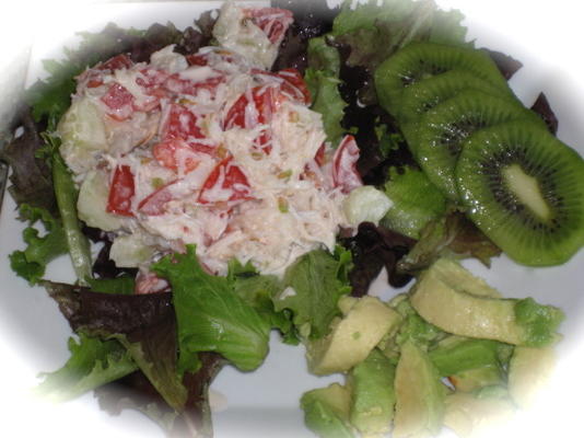 salade de crabe des caraïbes avec vinaigrette crémeuse au gingembre