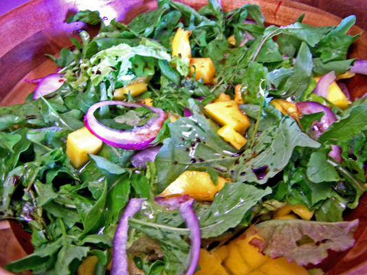 salade verte avec laitue romaine et mangues