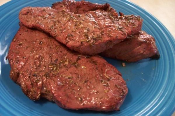 aloyau grillé et mariné aux herbes