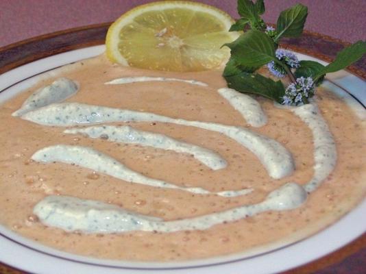 soupe froide de cantaloup à la crème de basilic