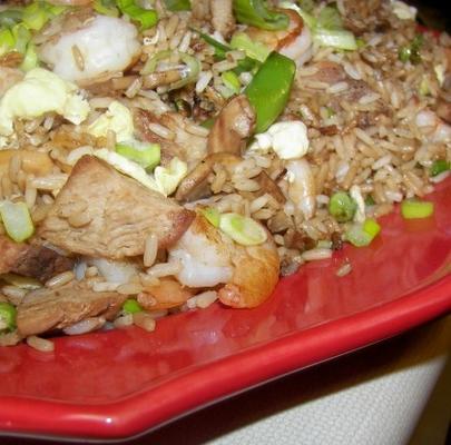 riz frit aux crevettes, porc, champignons shiitake
