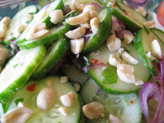 salade de concombre thaïlandaise aux cacahuètes grillées