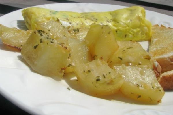 pommes de terre au citron et au persil avec une croûte de parmesan